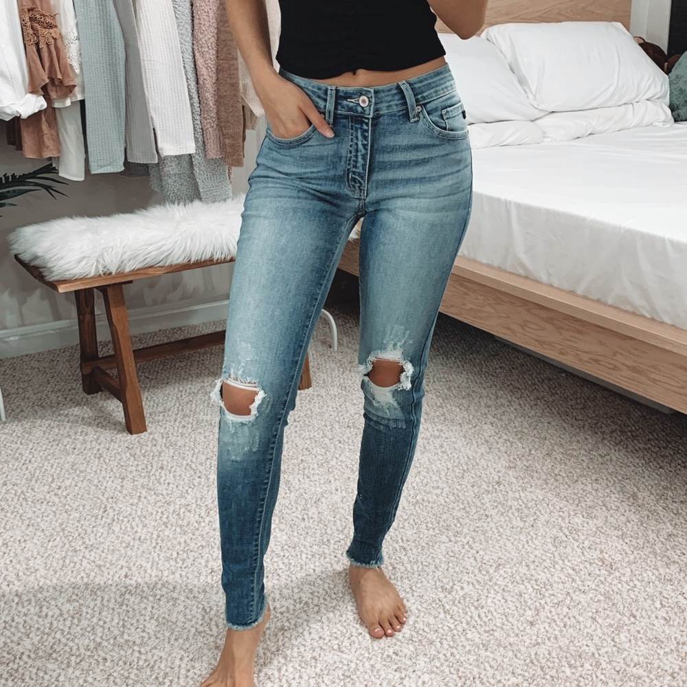 🆕 Zach - Medium Wash Slit Denim - Picture 1 of 5